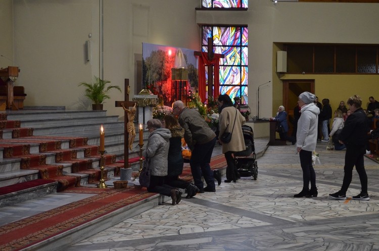 Wielka Sobota w Wodzisławiu: Tak w Kościele św. Herberta wyglądało święcenie pokarmów (zdjęcia), TŚ