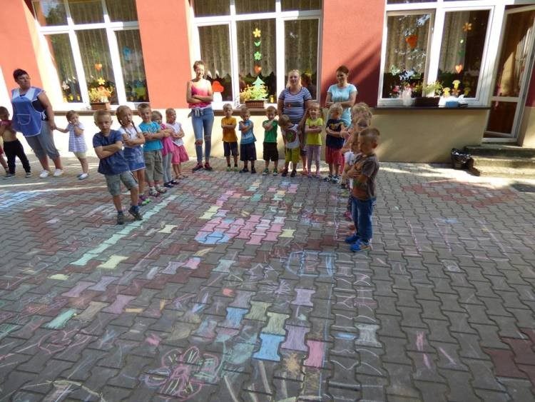 Przedszkolaki bawiły się na wesołym podwórku, facebook ZS 1 Wodzisław Śląski