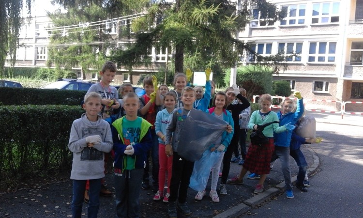 Uczniowie ZS 1 włączyli się w Sprzątanie świata, materiały prasowe ZS 1 Wodzisław Śląski