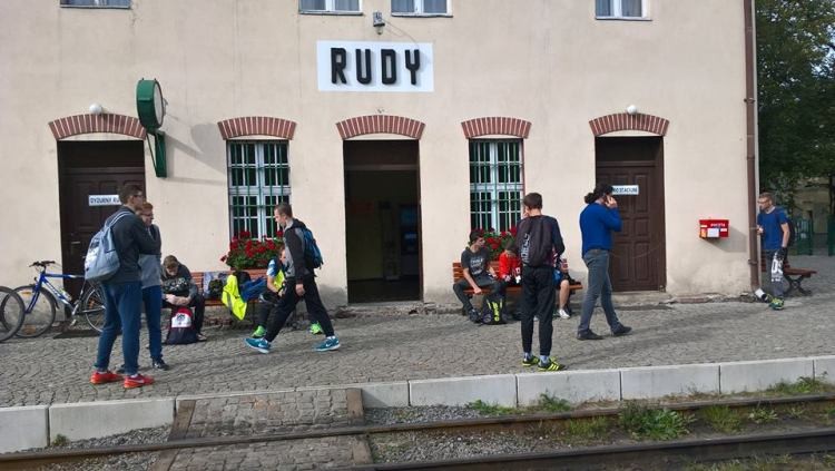 Młodzież z Radlina na wycieczce rowerowej w Rudach, materiały prasowe ZSZ Radlin