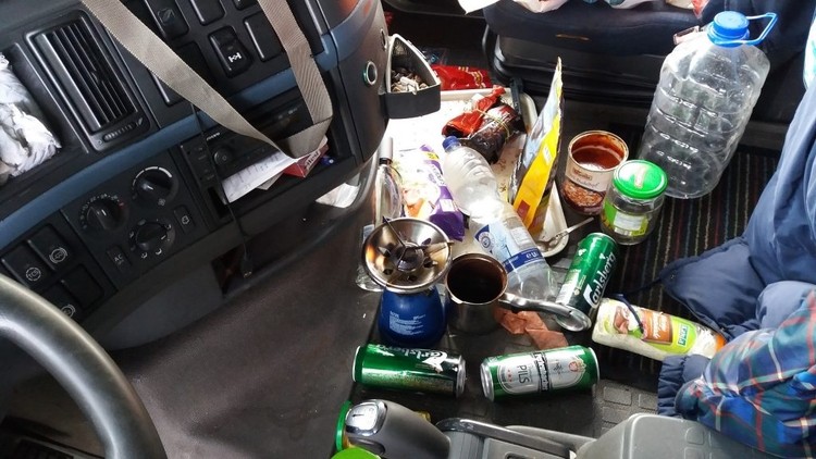 Serbski kierowca dostał pracę i na dzień dobry opróżnił butelkę wódki, WITD