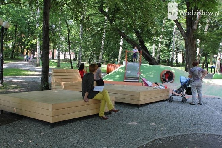 Park Miejski wzbogaci się o nowe atrakcje: karuzela, trampolina i coś dla maluszków, archiwum