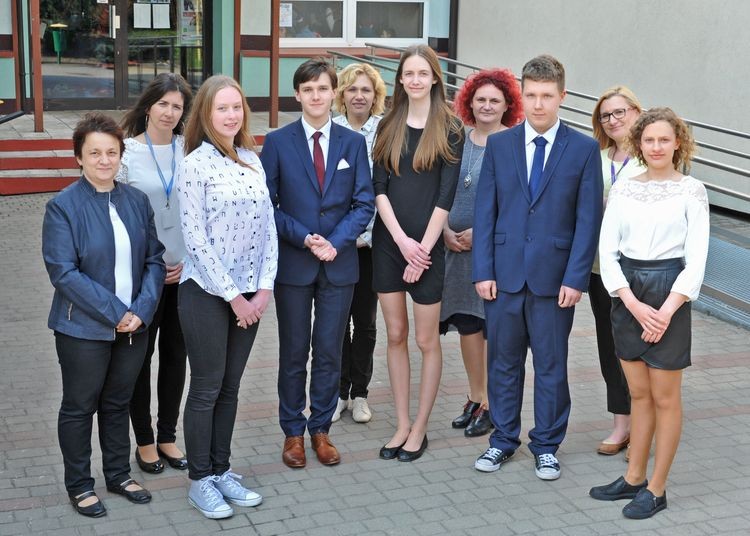 Najzdolniejsi uczniowie Gimnazjum nr 1 odebrali specjalne zaświadczenia, Gimnazjum nr 1 w Wodzisławiu Śląskim