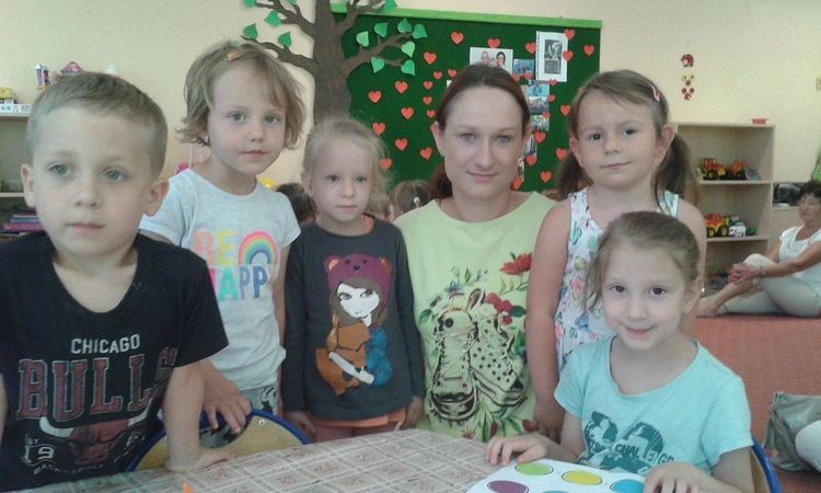 Przedszkolaki z Wodzisławia wcieliły się w „badaczy kolorów”, ZS nr 1 w Wodzisławiu Śląskim
