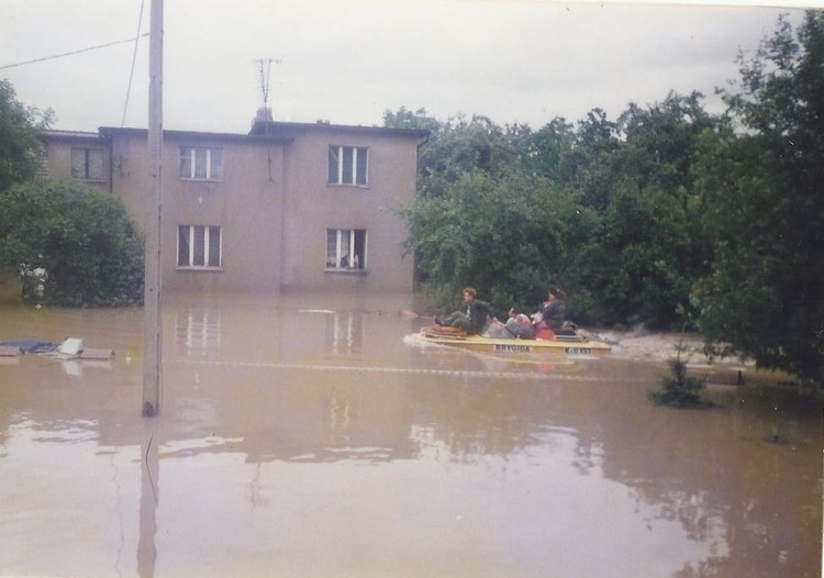 Powódz stulecia w Olzie. Powstał poruszający film z archiwalnych nagrań mieszkańców, Stowarzyszenia Aktywna Olza