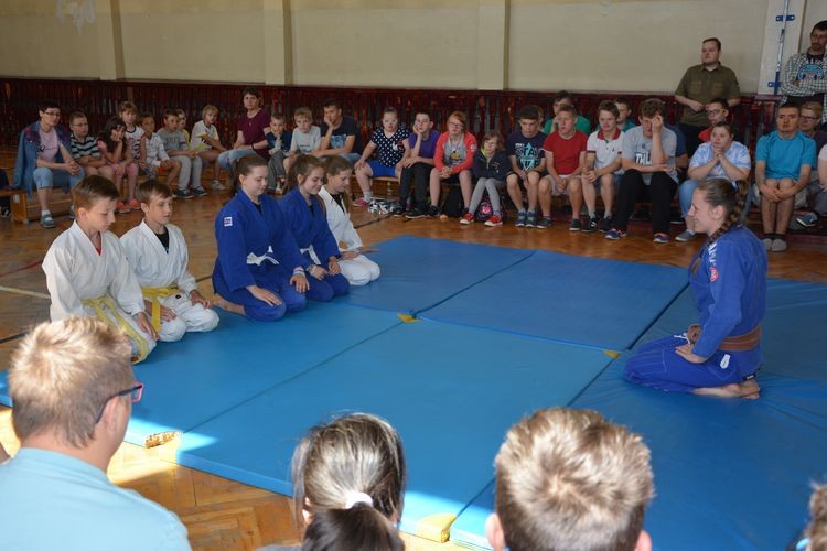 Czołowa zawodniczka ju-jitsu na świecie odwiedziła ZPSWR, ZPSWR w Wodzisławiu Śląskim