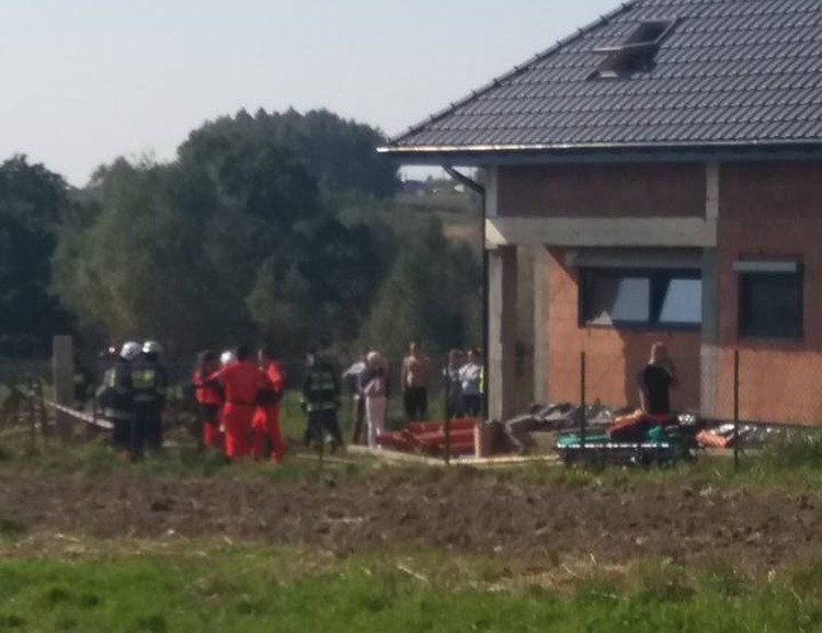 Radlin: mężczyzna przysypany na budowie. Rannego zabrał śmigłowiec, Wodzisław Śląski i okolice-Informacje drogowe 24h/Facebook