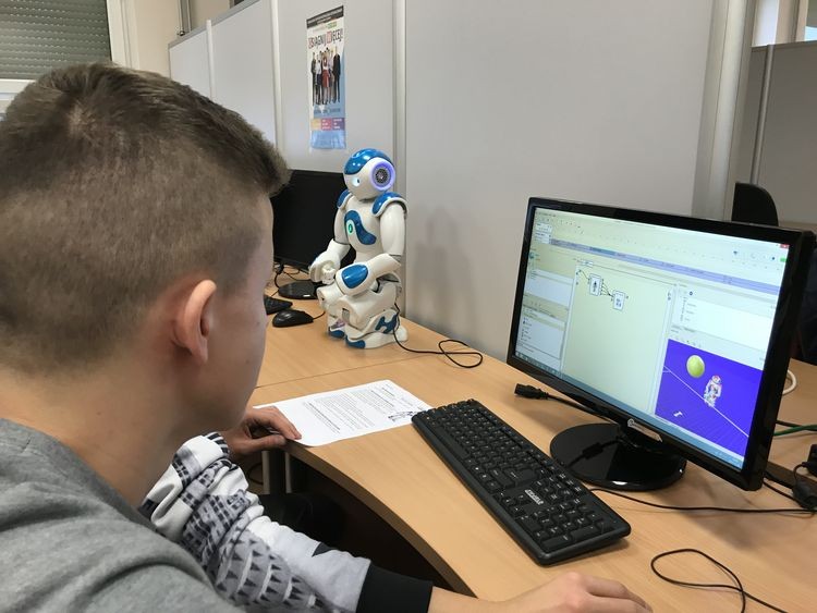 Młodzież PCKZiU programowała roboty z nauczycielami z Francji, PCKZiU w Wodzisławiu Śląskim