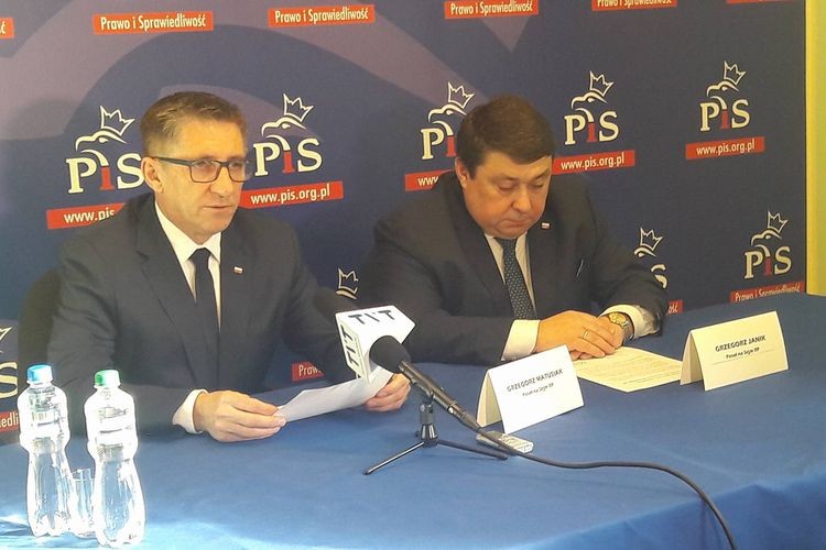 Posłowie PiS: Platforma cynicznie gra rekompensatami, Biuro poselskie Grzegorza Janika