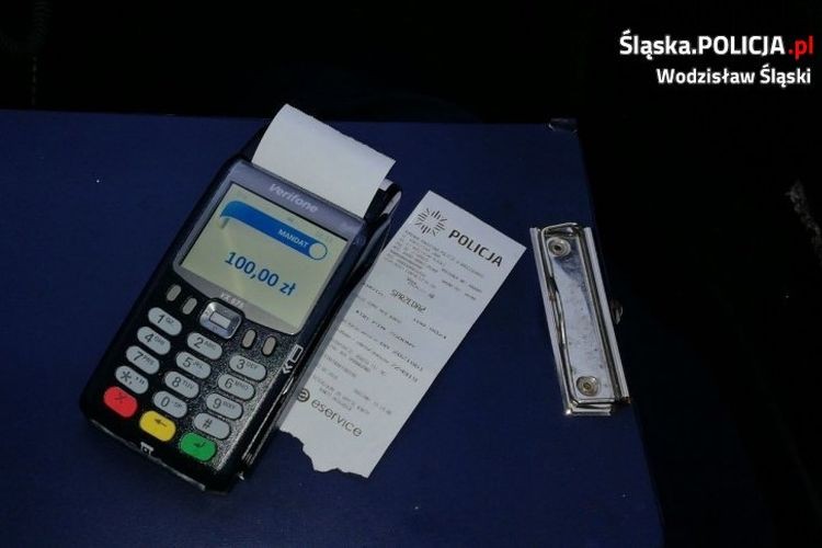 Drogówka używa terminali - kierowcy już płacili mandaty, Policja Wodzisław Śląski