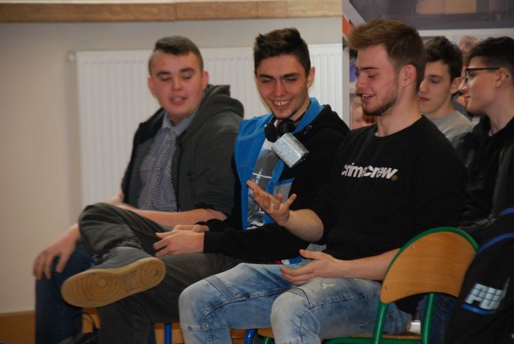 Młodzież PCKZiU poznała proces produkcji pieniędzy, Starostwo Powiatowe w Wodzisławiu Śląskim