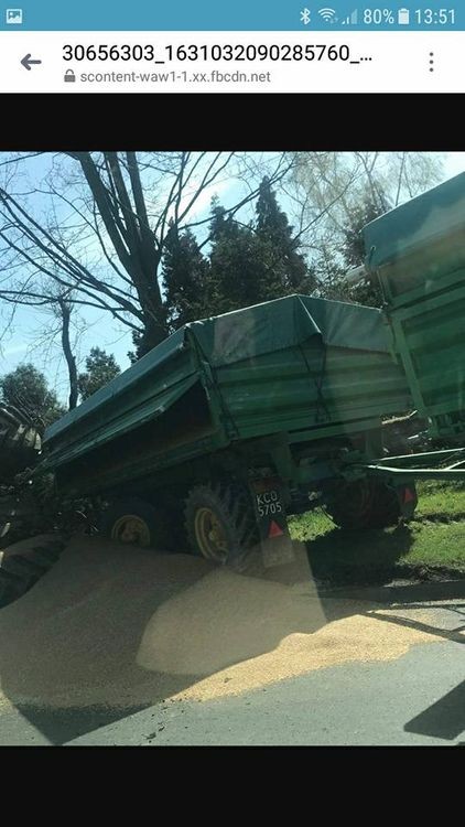 Wodzisław Śl.: traktor przewrócił się na ulicy. Są korki., Wodzisław Śląski i okolice-Informacje drogowe 24H