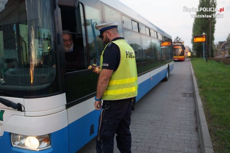 Kierowcy autobusów dmuchają w alkotestery, Policja Wodzisław Śląski