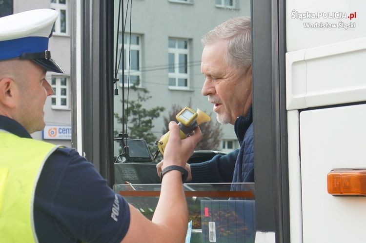 Kierowcy autobusów dmuchają w alkotestery, Policja Wodzisław Śląski