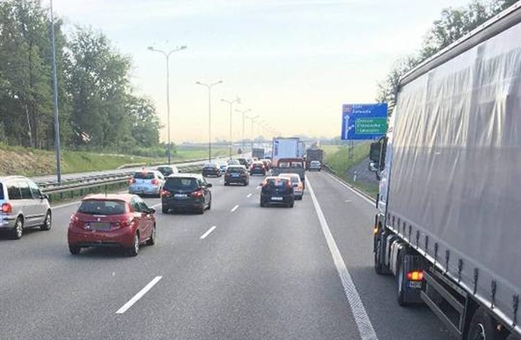 Ciężarówka z warzywami przewróciła się na A1, Wodzisław Śląski i okolice-Informacje drogowe 24H