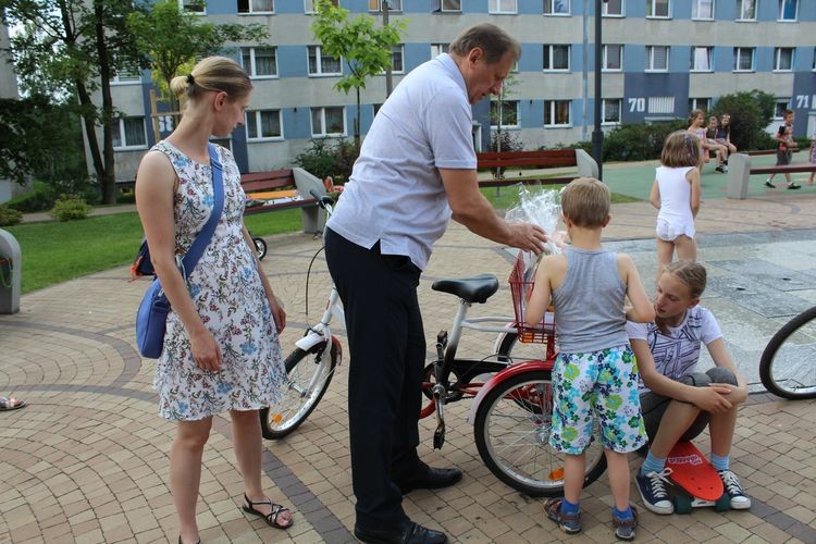 Dzień Dziecka – rowerki i cukierki od Spółdzielni Mieszkaniowej ROW, materiał partnera