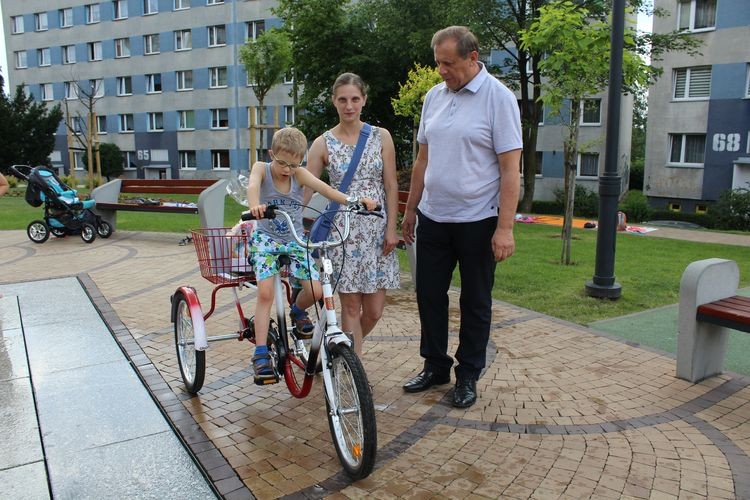 Dzień Dziecka – rowerki i cukierki od Spółdzielni Mieszkaniowej ROW, materiał partnera