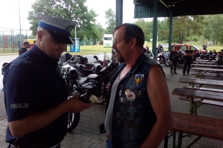 Krostoszowice: policjanci i motocykliści wspólnie o bezpieczeństwie (zdjęcia), Policja Wodzisław Śląski