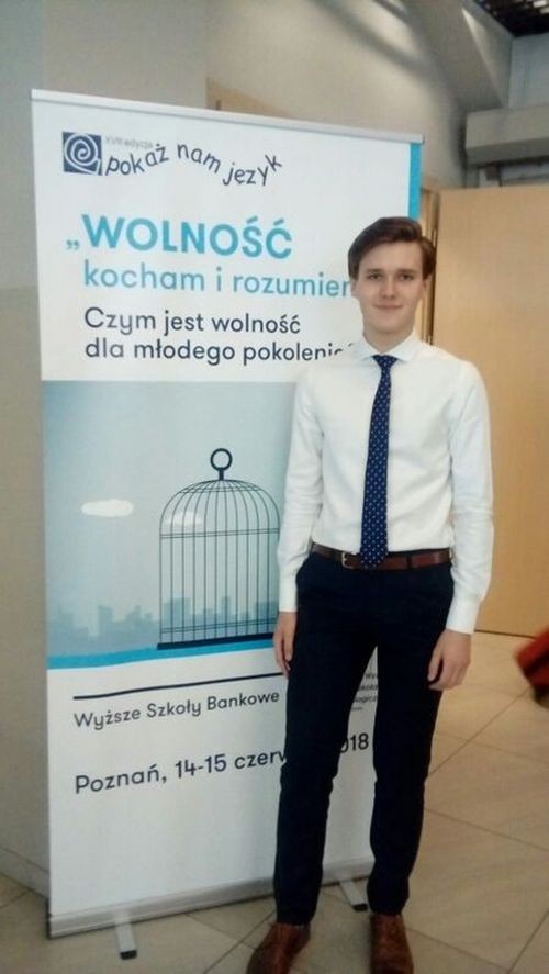 Licealista z Wodzisławia „pokazał” język i wygrał konkurs!, Starostwo Powiatowe w Wodzisławiu Śląskim