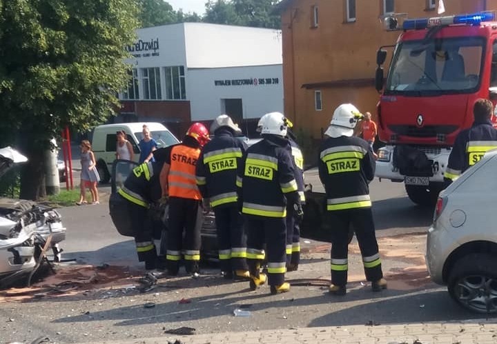 Zderzenie trzech pojazdów w Połomi. 10-letni chłopiec poważnie ranny, Wodzisław Śląski i okolice-informacje drogowe 24H