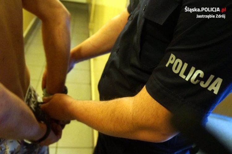 37-latek z Wodzisławia skradł alkohol i pobił ochroniarza, Policja Jastrzębie Zdrój