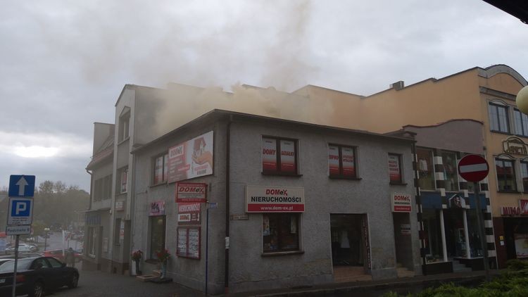 Gryzący dym w centrum Wodzisławia nie daje mieszkańcom oddychać, nadesłane przez czytelnika