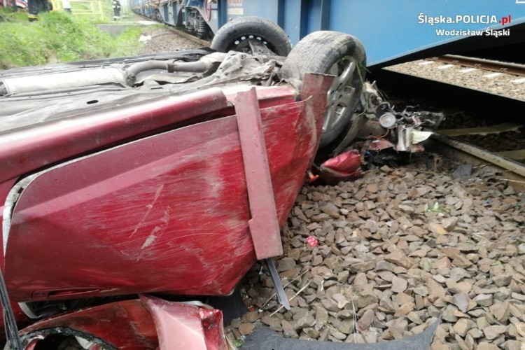 Policja wyjaśnia okoliczności wypadku na przejeździe kolejowym, Komenda Powiatowa Policji w Wodzisławiu Śląskim