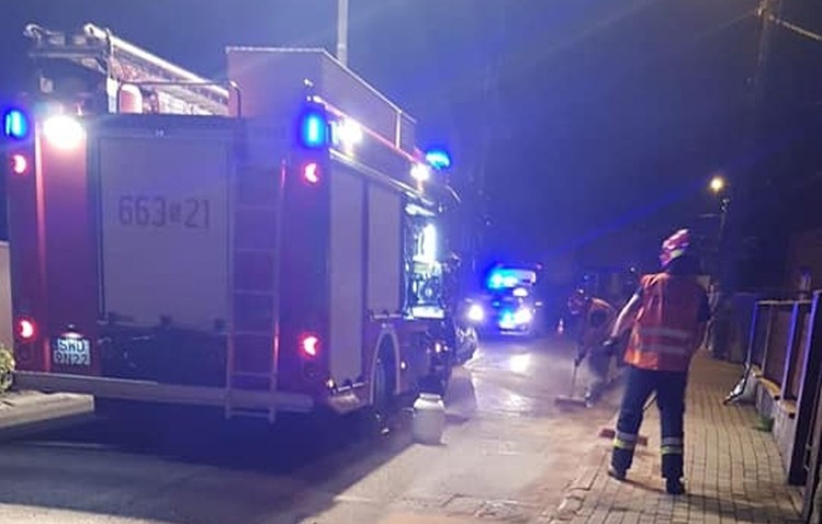 Rydułtowy: wjechał samochodem w budynek i uciekł, Wodzisław Śląski i okolice-Informacje drogowe 24H