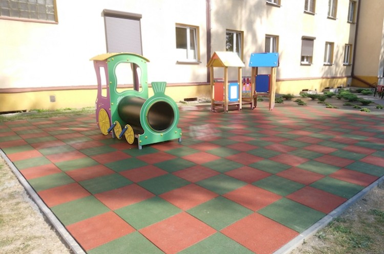 Przy szpitalu w Rydułtowach powstał plac zabaw, PPZOZ w Rydułtowach i  Wodzisław Śląski