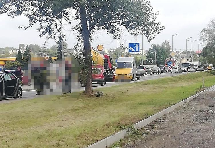 Dwie osobówki zderzyły się na Rybnickiej, FB / Wodzisław Śląski i okolice-Informacje drogowe 24H