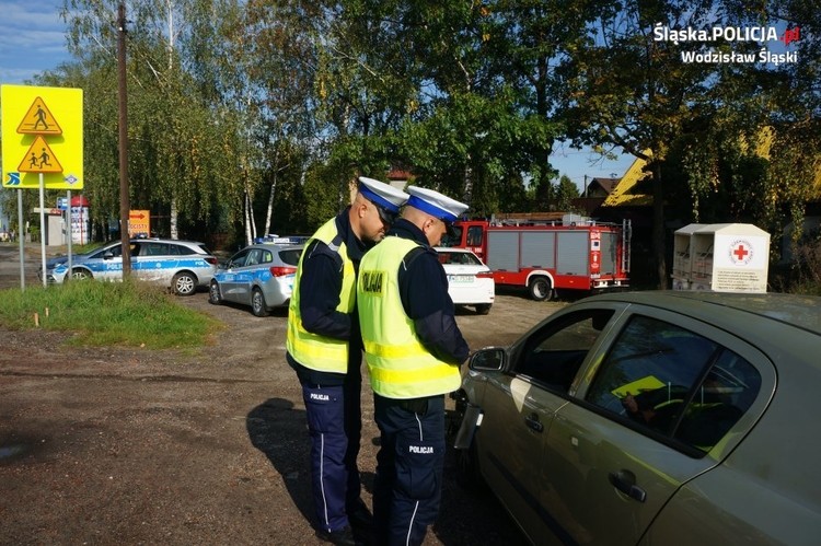 Zamiast wystawiać mandaty policja uczyła pierwszej pomocy, Policja Wodzisław Śląski