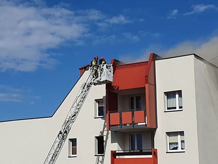 Pożar w Wodzisławiu - pali się dach bloku przy ul. Przemysława, Mateusz Stasiak