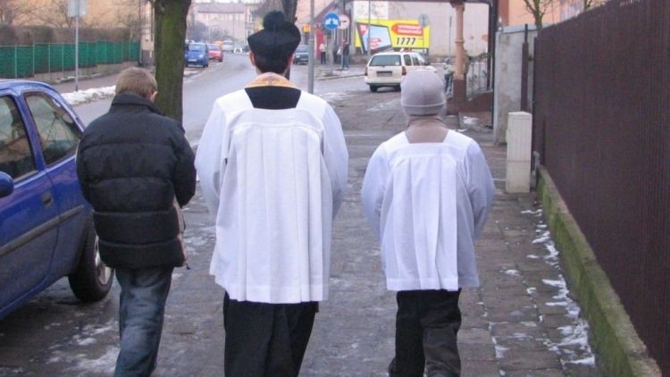 Księża w Wodzisławiu już chodzą po kolędzie. Dlaczego tak szybko?, 