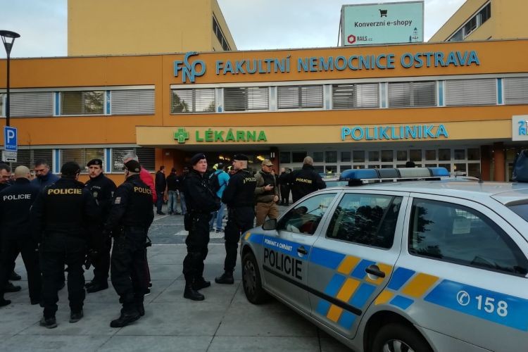 Tragedia w Ostrawie: zastrzelił 6 osób w szpitalu, 