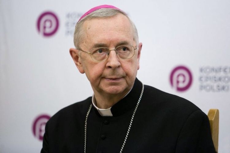 Abp Stanisław Gądecki: Msze święte w  internecie nie powinny osłabiać naszej woli do przystępowania do sakramentów, materiały prasowe