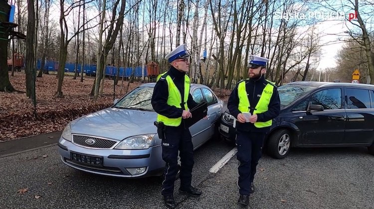 Policjanci polecają aplikację, która umożliwia omijanie korków, Policja Śląska