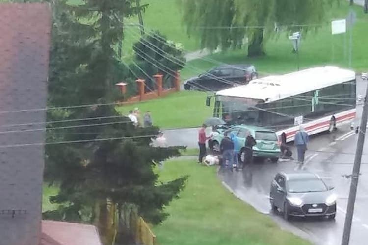 Autobusu zderzył się z osobówką w Rydułtowach, FB: Wodzisław Śląski i okolice-Informacje drogowe 24H