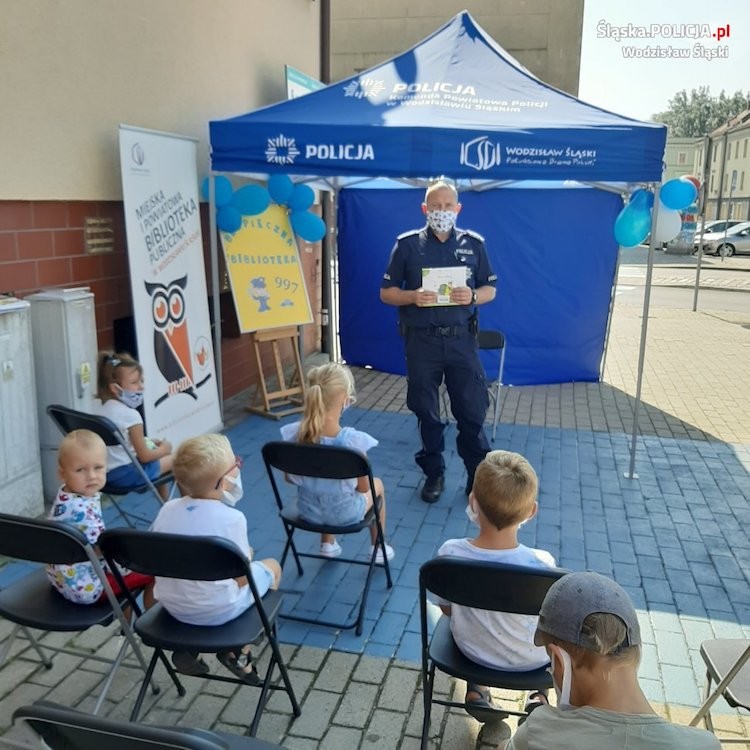 Wodzisławski dzielnicowy czytał bajkę o bezpieczeństwie, KPP Wodzisław Śląski