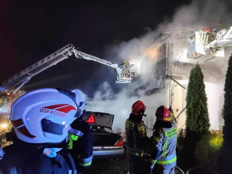 300 tys. zł strat po pożarze w Rydułtowach, OSP Pszów