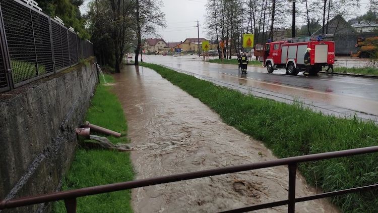 Starosta ogłosił alarm przeciwpowodziowy. Do straży wpłynęło ponad 500 zgłoszeń, Wojciech Duda