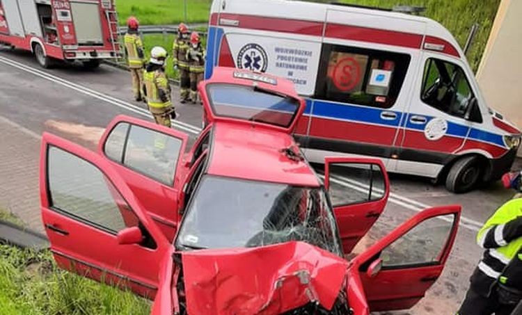 Turza Śl.: samochód uderzył w wiadukt, kierowcę zabrał śmigłowiec, Informacje drogowe 24H z powiatu Wodzisław Śląski, Rybnik