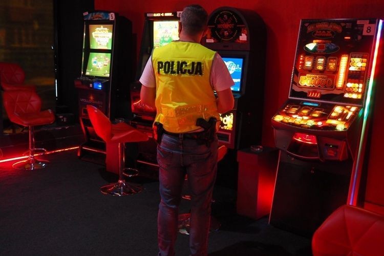 Śląsk: potężne uderzenie w nielegalny hazard. Celnicy wśród zatrzymanych, KWP Katowice