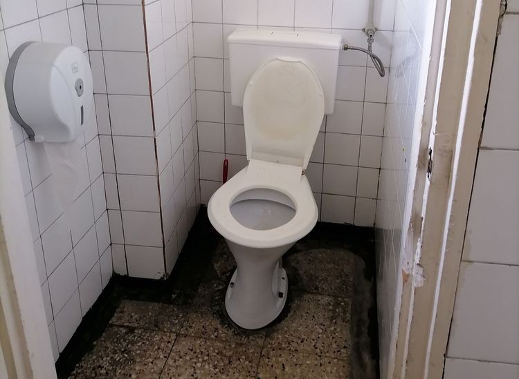26 Marca. Pacjentka zbulwersowana toaletami w przychodni. „Science fiction”, zdjęcie nadesłane