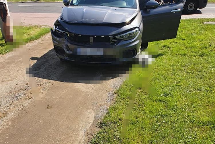 Samochód bez kierowcy spowodował szkody w Czyżowicach, FB:Wodzisław Śląski i okolice-Informacje drogowe 24H