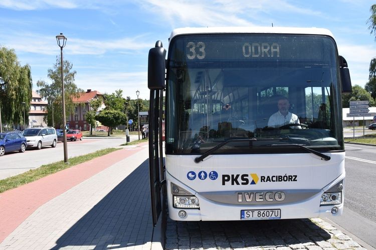 Nowości w komunikacji powiatowej. Są dwa nowe autobusy, Powiat Wodzisławski