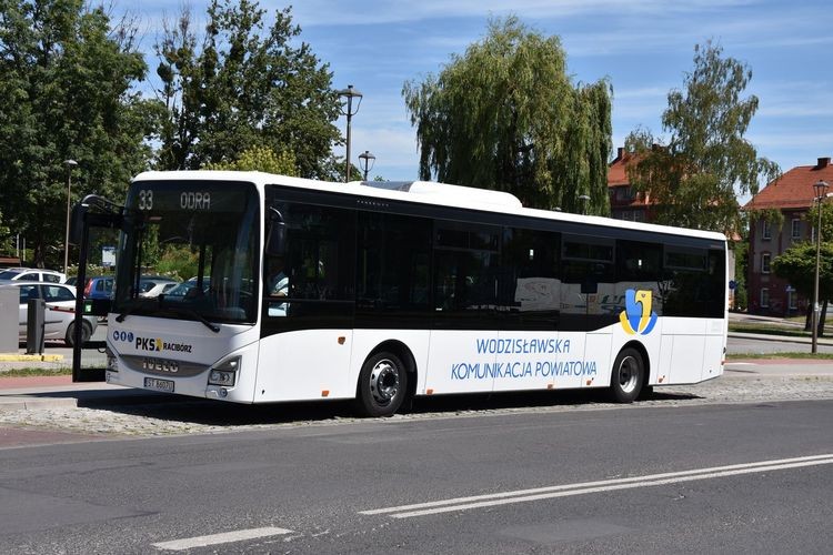 Nowości w komunikacji powiatowej. Są dwa nowe autobusy, Powiat Wodzisławski
