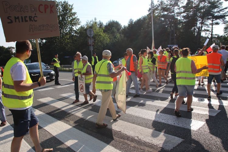 Zablokowali „Wiślankę”. W Woszczycach odbył się protest przeciwko budowie Kolei Dużych Prędkości, Dominik Gajda