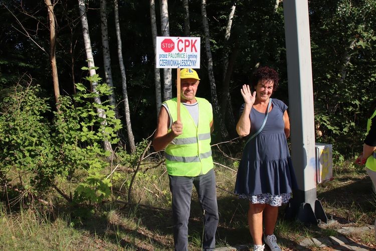 Zablokowali „Wiślankę”. W Woszczycach odbył się protest przeciwko budowie Kolei Dużych Prędkości, Dominik Gajda