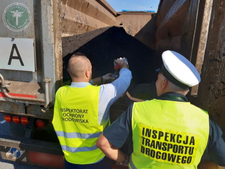 Skontrolowali odpady. Nielegalny przewóz na A1, WITD Katowice