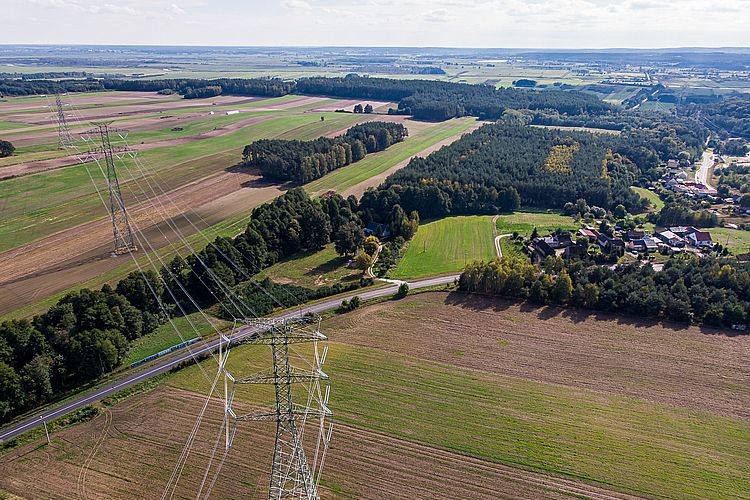 Budowa linii 400 kV Godów – Pawłowice wchodzi w kolejny etap prac. To strategiczna inwestycja dla Śląska, materiał partnera